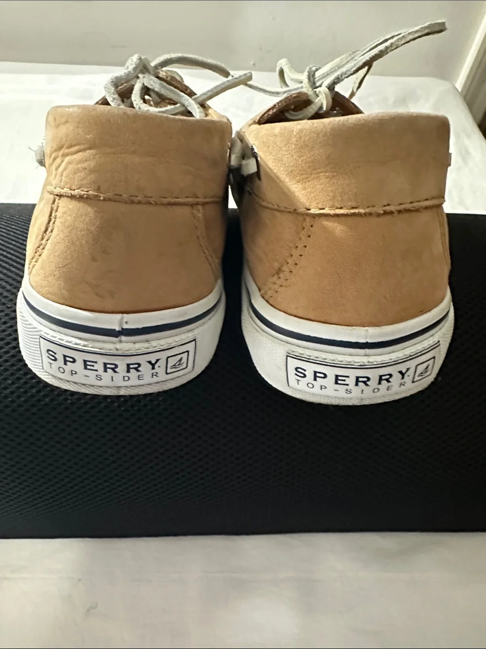 Sperry Chestnut Leather Deck Shoes with White Laces Sz 10